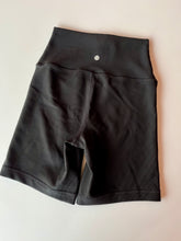 Load image into Gallery viewer, Yogalicious
Black Biker Short • S
