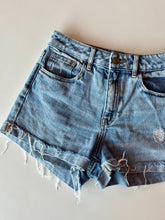 Load image into Gallery viewer, Pacsun Denim Short • Size 26
